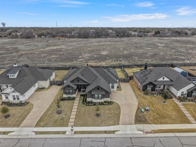 10201 Castleberry Lane, Waco, TX 76712