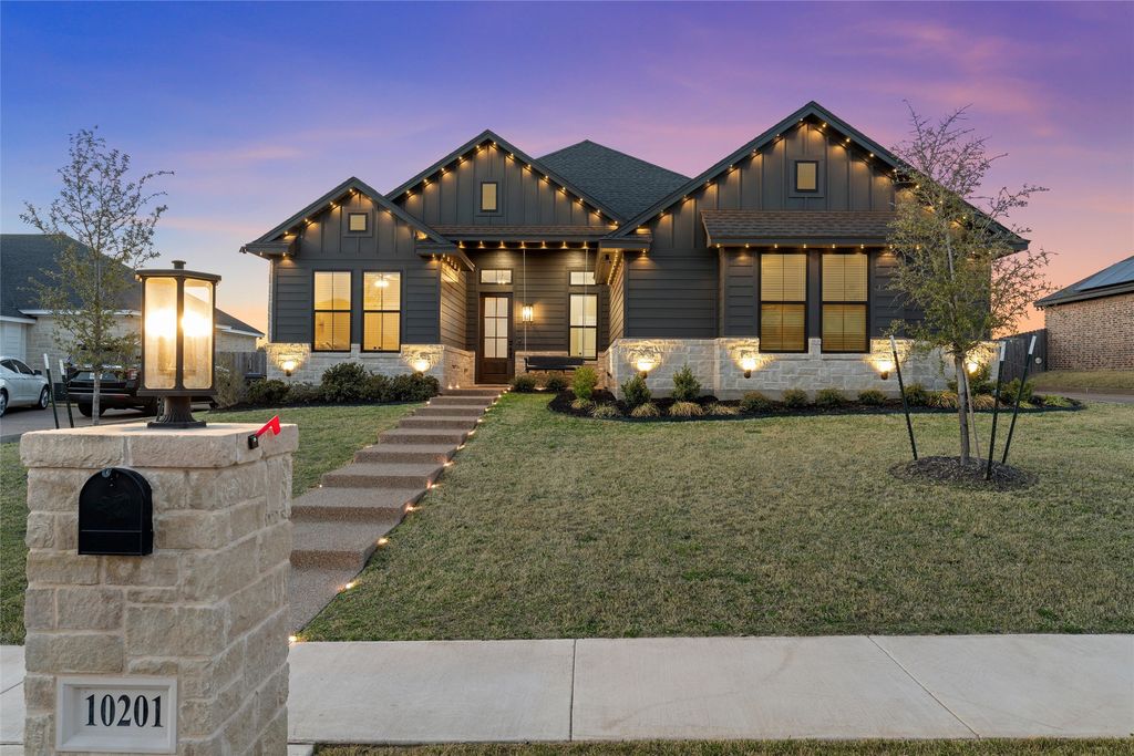 10201 Castleberry Lane, Waco, TX 76712