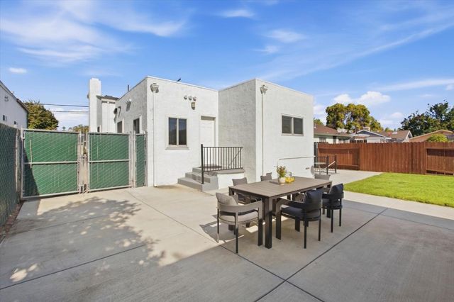1130 Sevier Avenue, Menlo Park, CA 94025