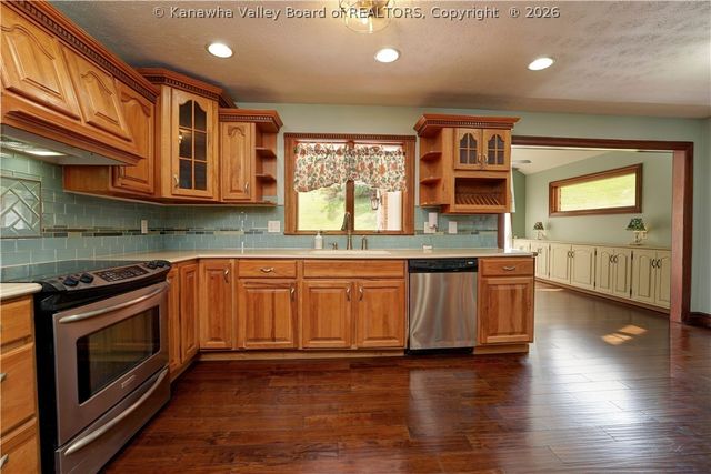 4 Hidden Cove, Cross Lanes, WV 25313