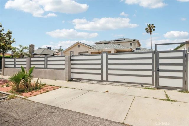 6545 Kraft Avenue, North Hollywood, CA 91606