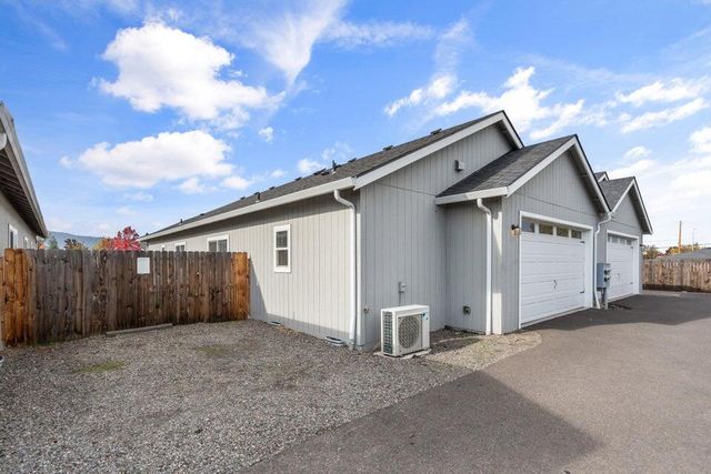 191 Mellecker Way, Medford, OR 97501