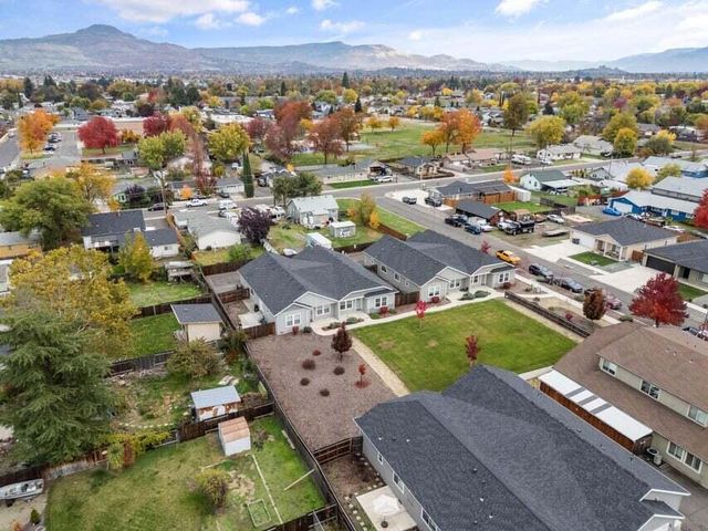 191 Mellecker Way, Medford, OR 97501