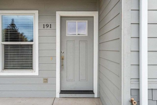 191 Mellecker Way, Medford, OR 97501