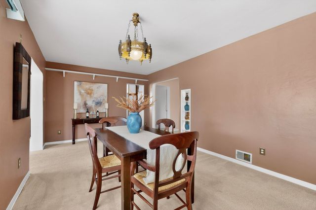 1319 Manzano Street NE, Albuquerque, NM 87110