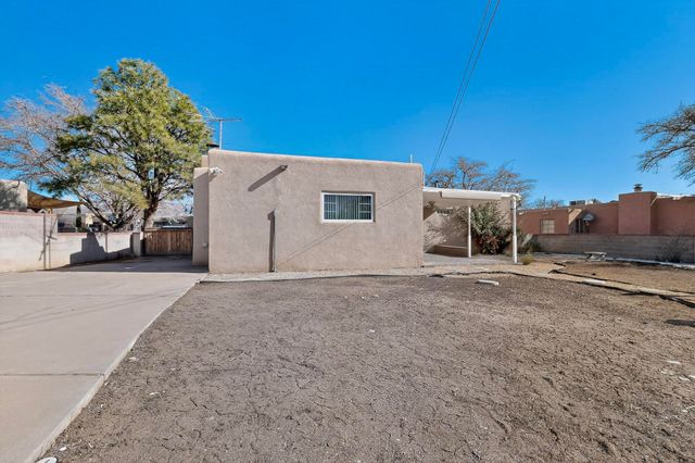 1319 Manzano Street NE, Albuquerque, NM 87110