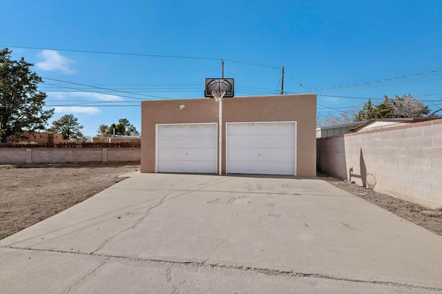 1319 Manzano Street NE, Albuquerque, NM 87110