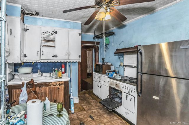 41 W Fulton Avenue, Roosevelt, NY 11575