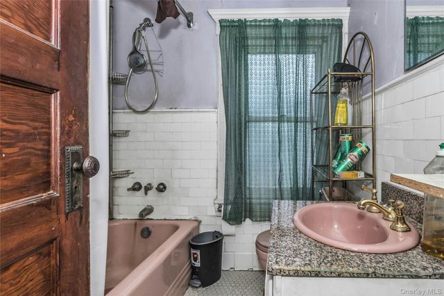 41 W Fulton Avenue, Roosevelt, NY 11575