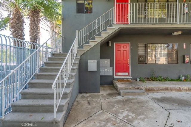 1056 E 6th Street, Long Beach, CA 90802