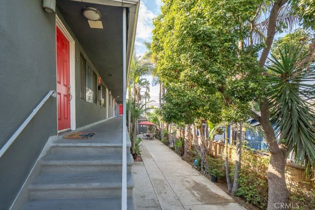 1056 E 6th Street, Long Beach, CA 90802
