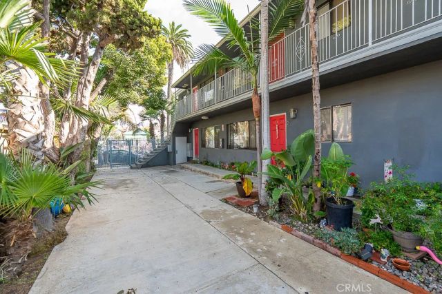 1056 E 6th Street, Long Beach, CA 90802