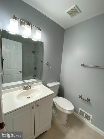 6 LATTA CT, Lawrenceville, NJ 08648