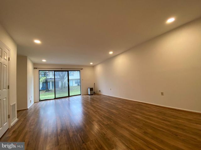 6 LATTA CT, Lawrenceville, NJ 08648