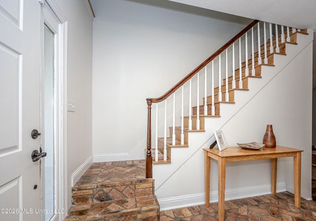 112 White Boulevard, Ocean Springs, MS 39564