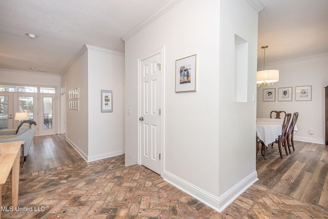 112 White Boulevard, Ocean Springs, MS 39564