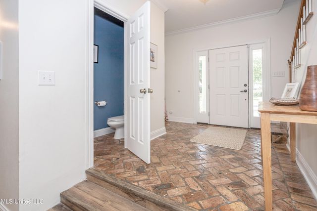 112 White Boulevard, Ocean Springs, MS 39564