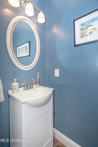 112 White Boulevard, Ocean Springs, MS 39564