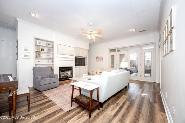 112 White Boulevard, Ocean Springs, MS 39564