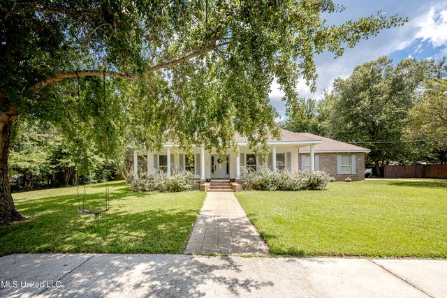 112 White Boulevard, Ocean Springs, MS 39564
