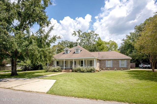 112 White Boulevard, Ocean Springs, MS 39564