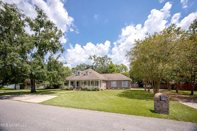 112 White Boulevard, Ocean Springs, MS 39564