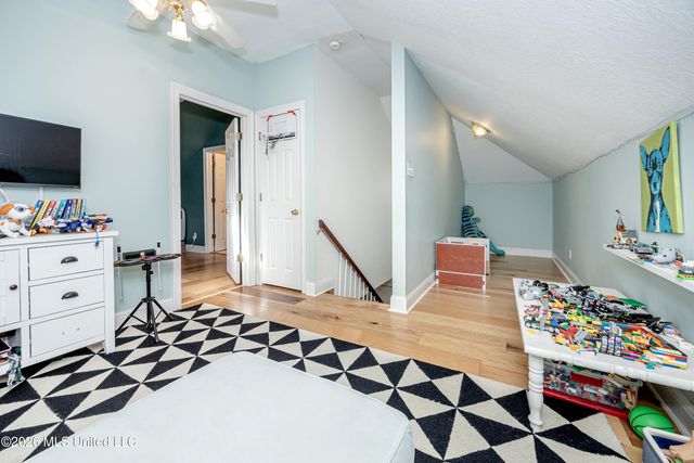 112 White Boulevard, Ocean Springs, MS 39564