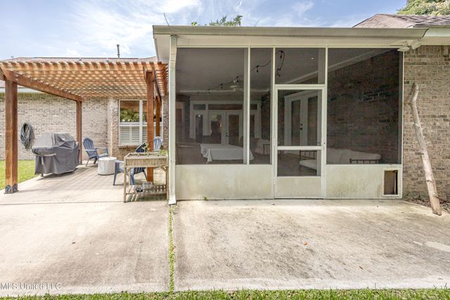 112 White Boulevard, Ocean Springs, MS 39564