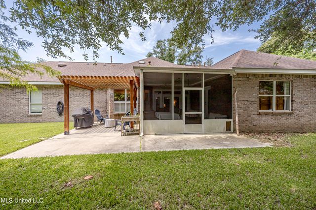 112 White Boulevard, Ocean Springs, MS 39564