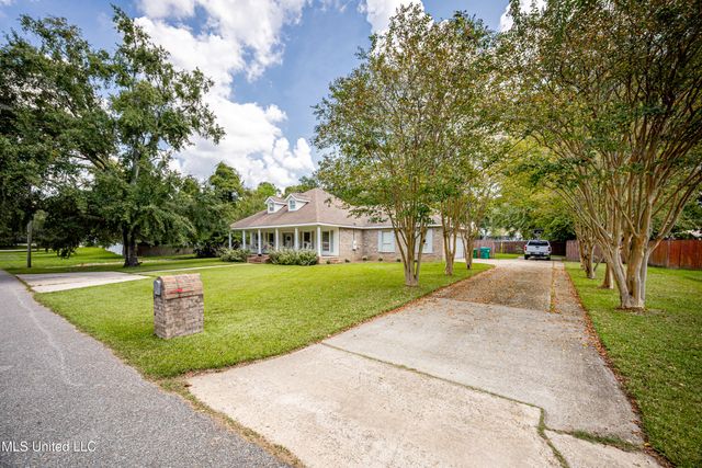 112 White Boulevard, Ocean Springs, MS 39564