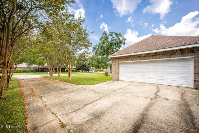 112 White Boulevard, Ocean Springs, MS 39564
