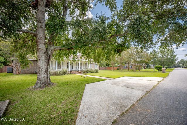 112 White Boulevard, Ocean Springs, MS 39564