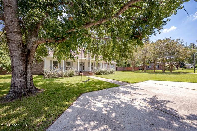 112 White Boulevard, Ocean Springs, MS 39564