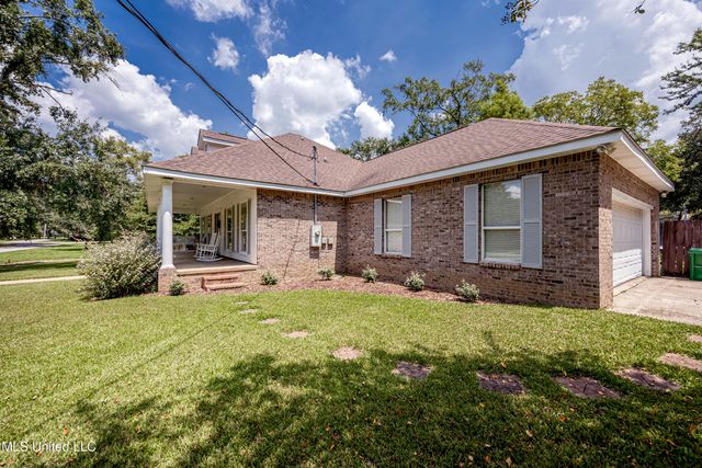112 White Boulevard, Ocean Springs, MS 39564