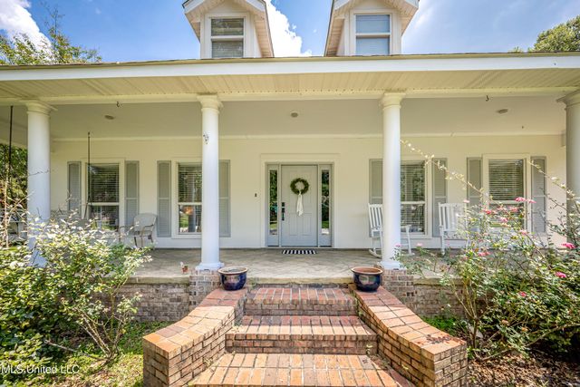 112 White Boulevard, Ocean Springs, MS 39564