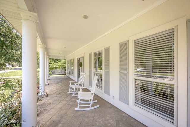 112 White Boulevard, Ocean Springs, MS 39564