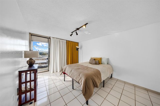 1400 SW 27th Ave 403, Miami, FL 33145