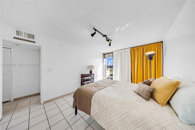 1400 SW 27th Ave 403, Miami, FL 33145