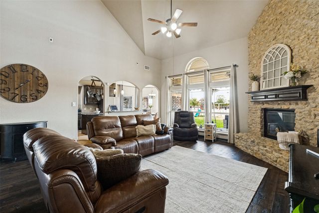 195 Las Colinas Trail, Cross Roads, TX 76227