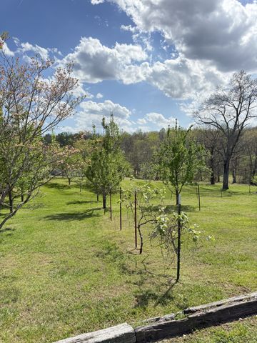 119 Fred Rd, Bon Aqua, TN 37025