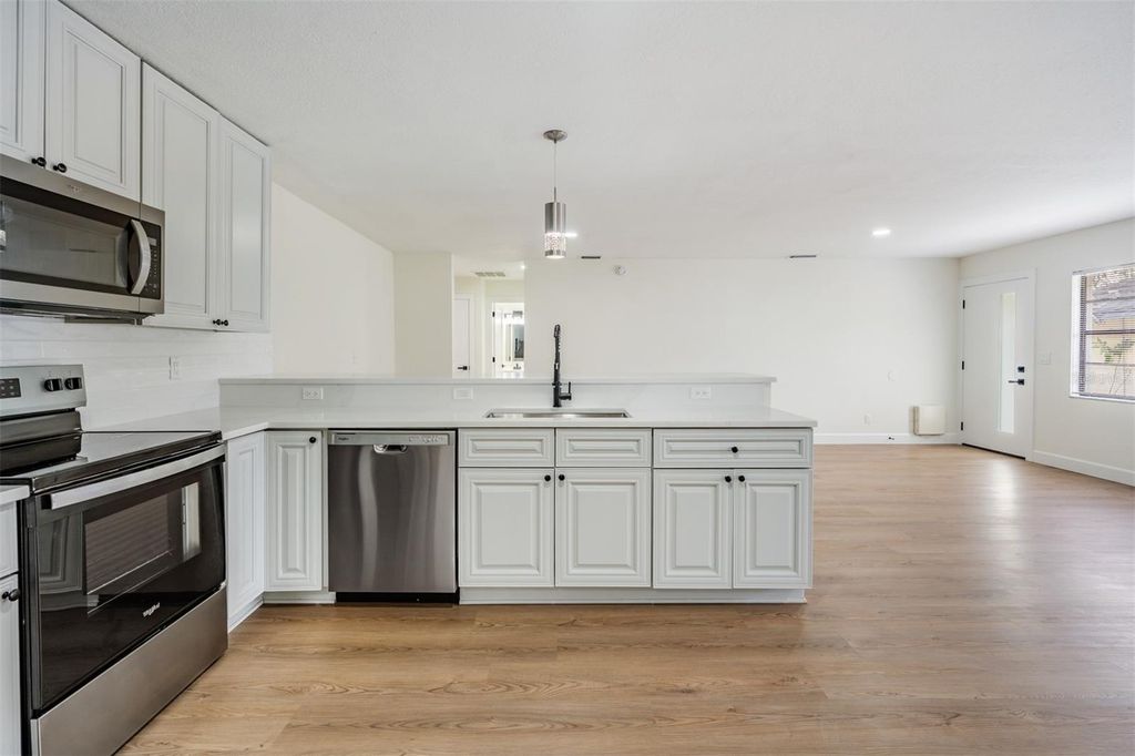 Image 6 of property listing at 8317 N MARKS STREET, Tampa, FL 33604