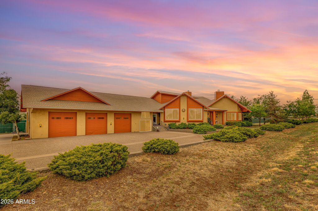 Image 1 of property listing at 10076 E ROAN Road, Flagstaff, AZ 86004