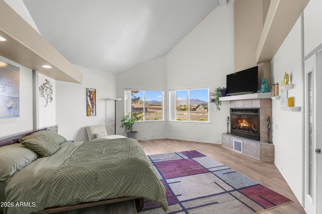 Image 25 of property listing at 10076 E ROAN Road, Flagstaff, AZ 86004