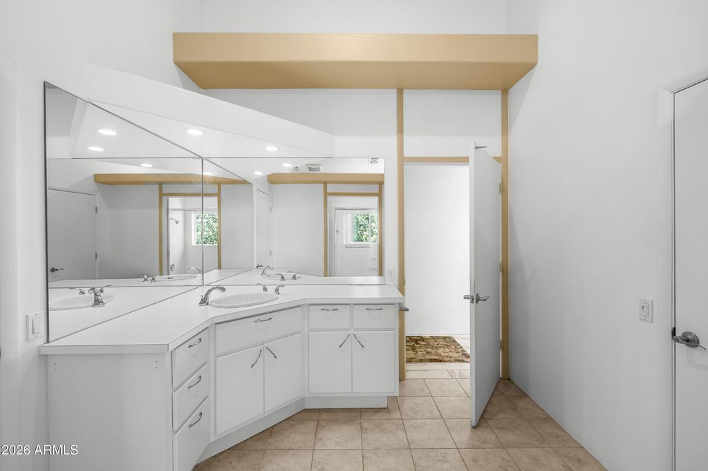 Image 36 of property listing at 10076 E ROAN Road, Flagstaff, AZ 86004