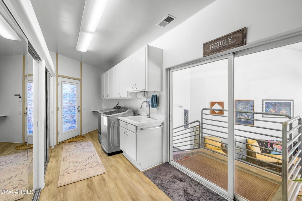 Image 39 of property listing at 10076 E ROAN Road, Flagstaff, AZ 86004