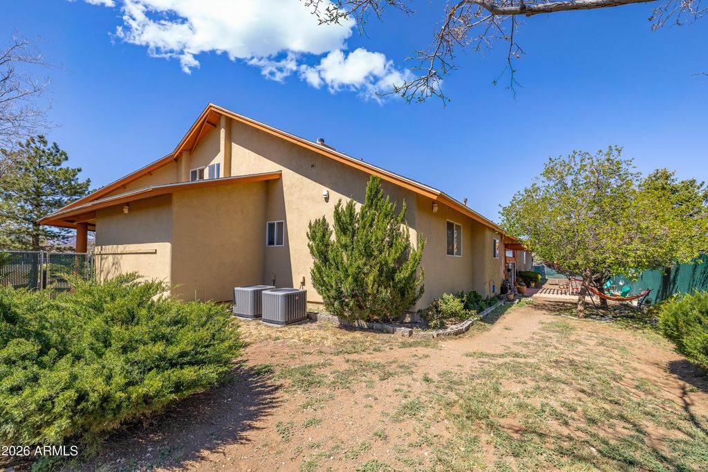 Image 52 of property listing at 10076 E ROAN Road, Flagstaff, AZ 86004
