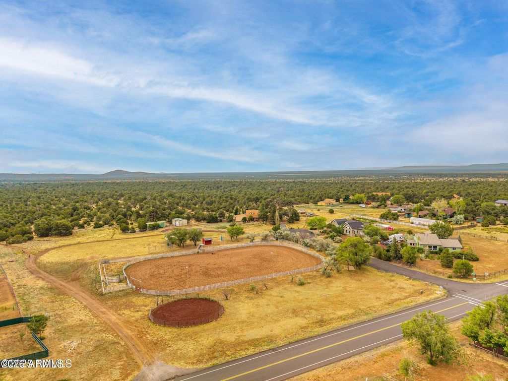 Image 54 of property listing at 10076 E ROAN Road, Flagstaff, AZ 86004