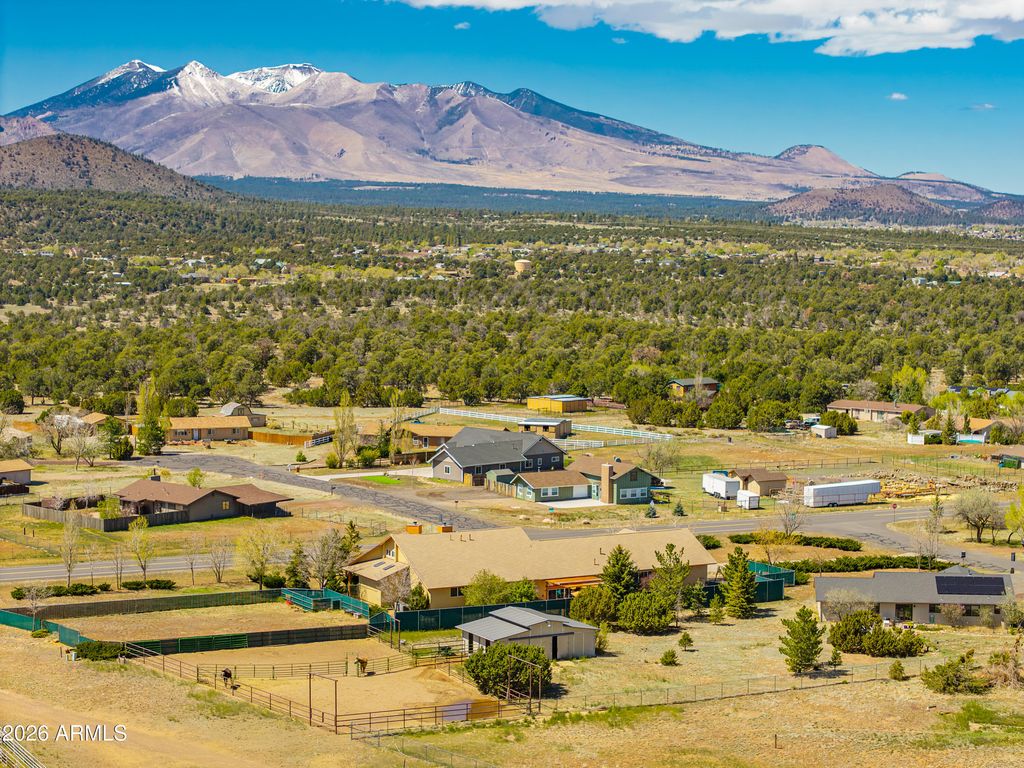Image 58 of property listing at 10076 E ROAN Road, Flagstaff, AZ 86004