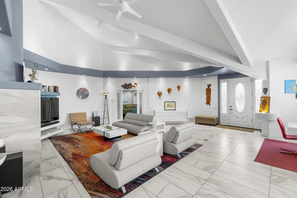 Image 7 of property listing at 10076 E ROAN Road, Flagstaff, AZ 86004