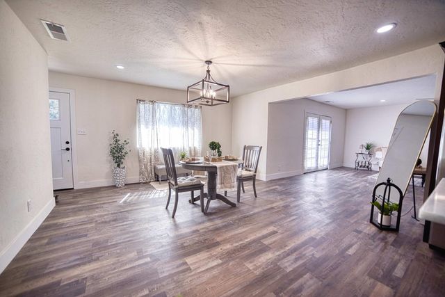 7281 N College Ave, Pinedale, CA 93650